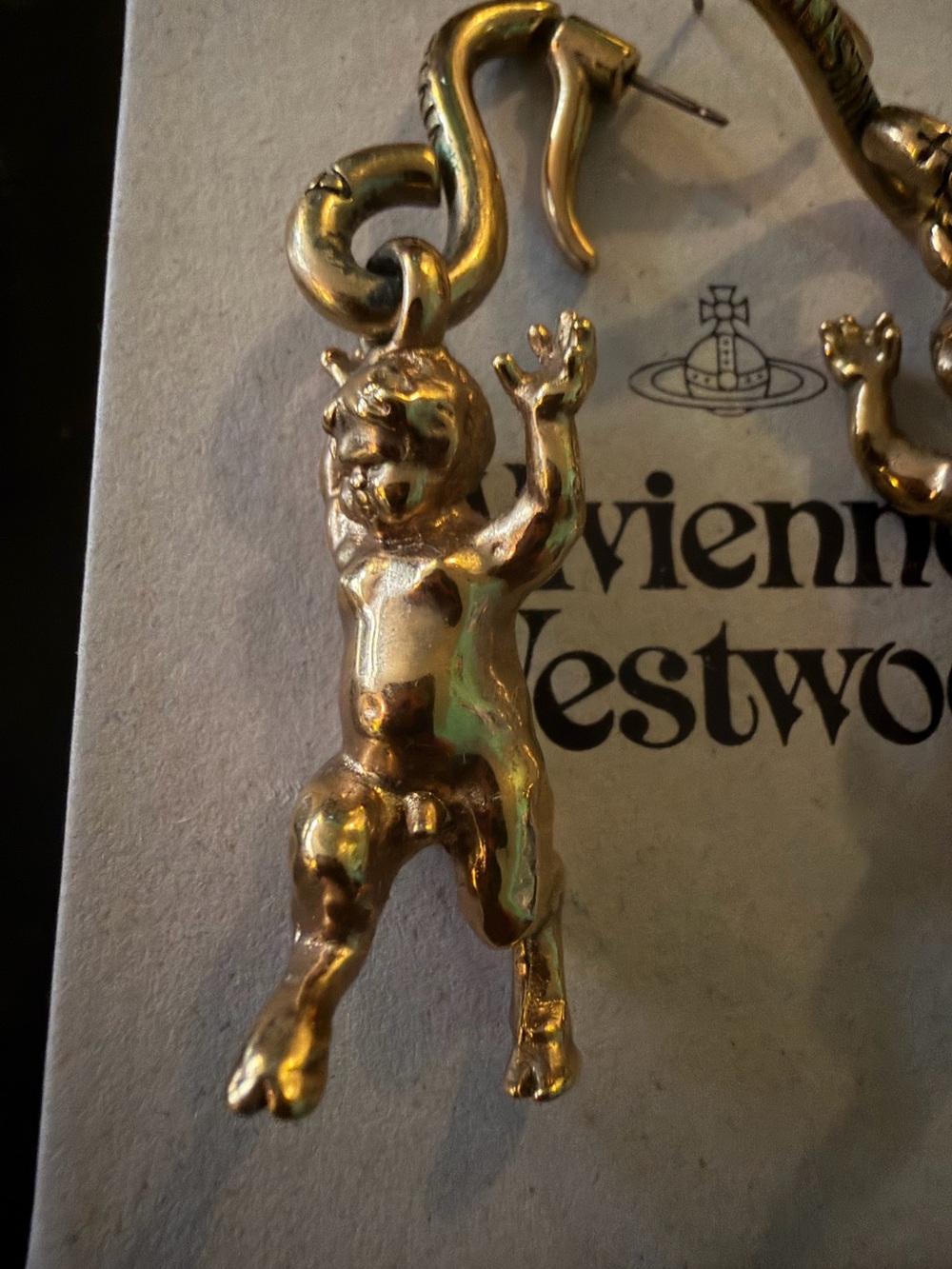 Gold tone SATYR earrings- all original packaging and docs included - Picture 4 of 5